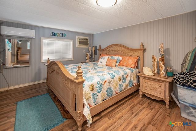 1207 W Madison Avenue, Port O'connor, TX 77982