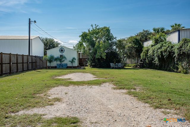 1207 W Madison Avenue, Port O'connor, TX 77982