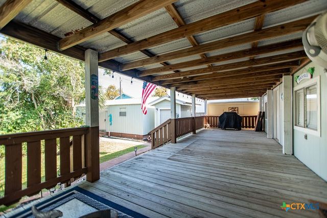 1207 W Madison Avenue, Port O'connor, TX 77982