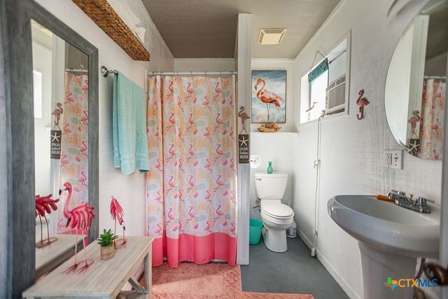 1207 W Madison Avenue, Port O'connor, TX 77982