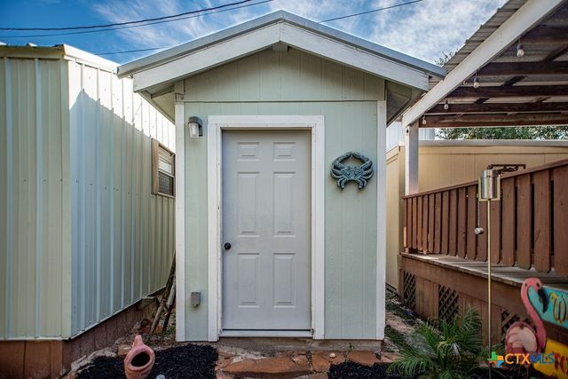 1207 W Madison Avenue, Port O'connor, TX 77982