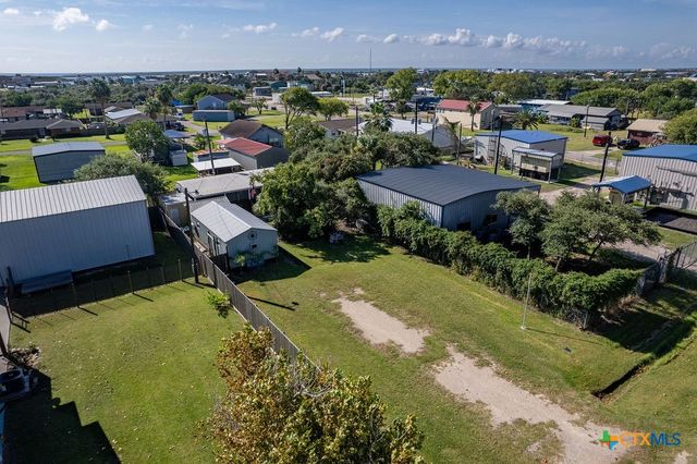 1207 W Madison Avenue, Port O'connor, TX 77982