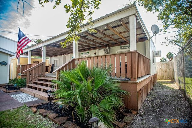 1207 W Madison Avenue, Port O'connor, TX 77982