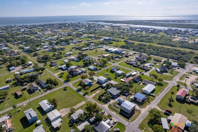 1207 W Madison Avenue, Port O'connor, TX 77982