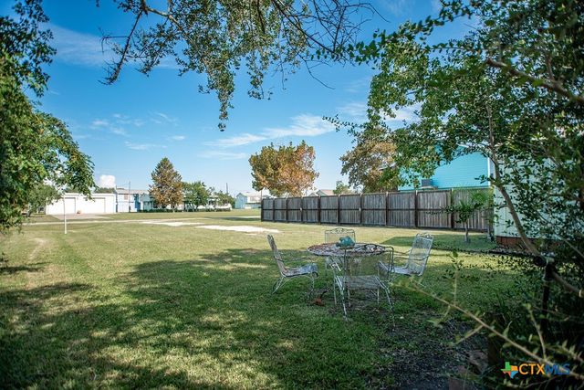 1207 W Madison Avenue, Port O'connor, TX 77982