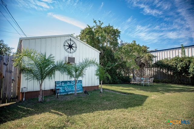 1207 W Madison Avenue, Port O'connor, TX 77982