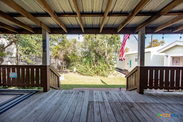 1207 W Madison Avenue, Port O'connor, TX 77982