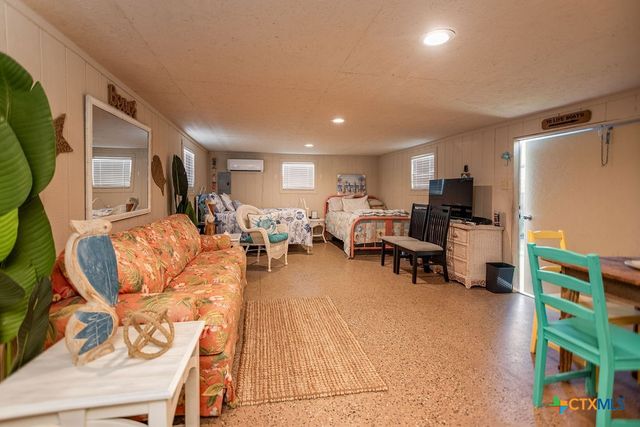 1207 W Madison Avenue, Port O'connor, TX 77982