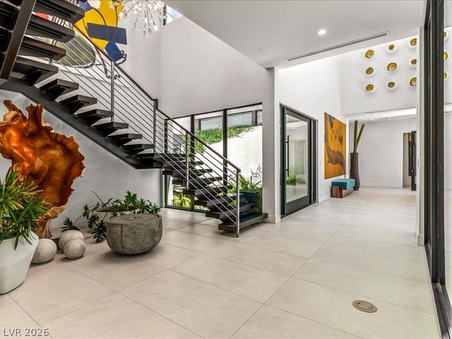 8733 Newport Isle Court, Las Vegas, NV 89117