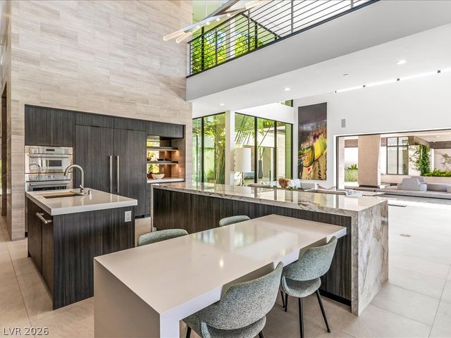 8733 Newport Isle Court, Las Vegas, NV 89117