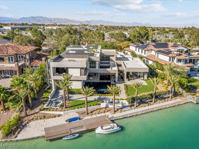 8733 Newport Isle Court, Las Vegas, NV 89117