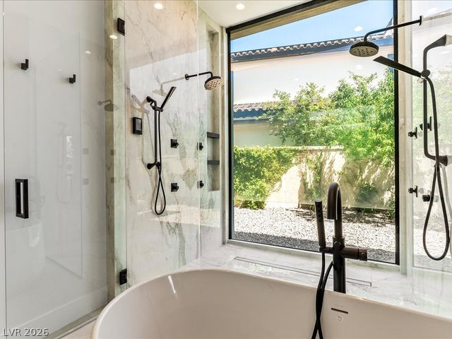 8733 Newport Isle Court, Las Vegas, NV 89117