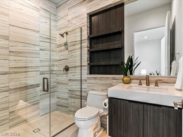 8733 Newport Isle Court, Las Vegas, NV 89117