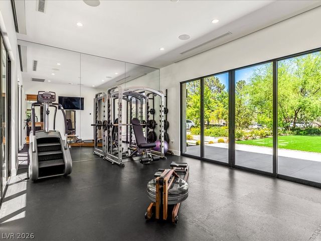 8733 Newport Isle Court, Las Vegas, NV 89117