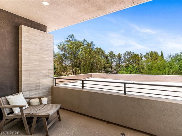 8733 Newport Isle Court, Las Vegas, NV 89117