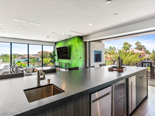8733 Newport Isle Court, Las Vegas, NV 89117