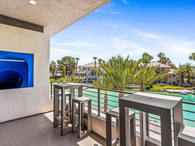 8733 Newport Isle Court, Las Vegas, NV 89117