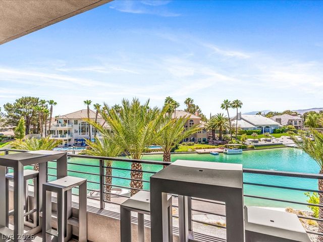 8733 Newport Isle Court, Las Vegas, NV 89117