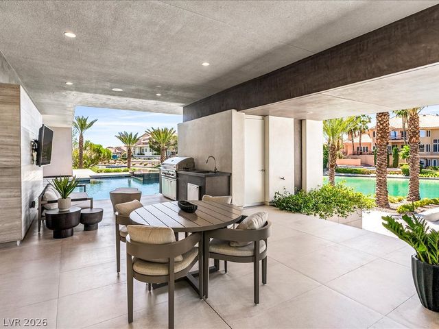 8733 Newport Isle Court, Las Vegas, NV 89117