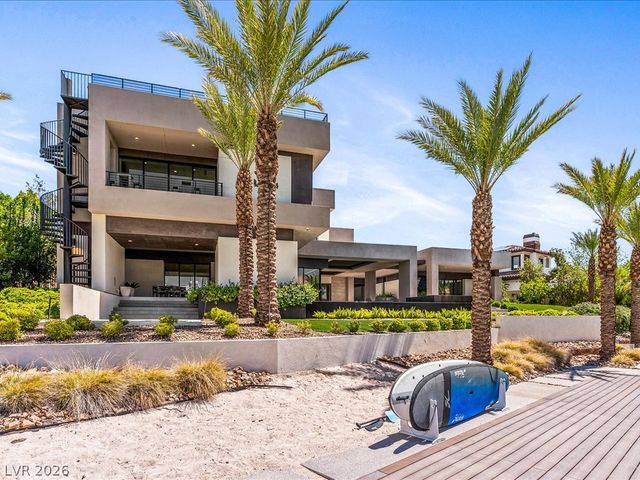 8733 Newport Isle Court, Las Vegas, NV 89117