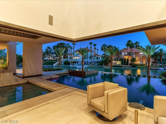 8733 Newport Isle Court, Las Vegas, NV 89117
