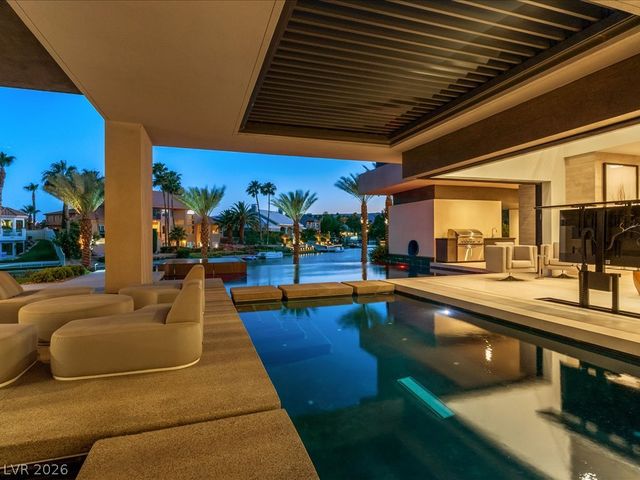 8733 Newport Isle Court, Las Vegas, NV 89117
