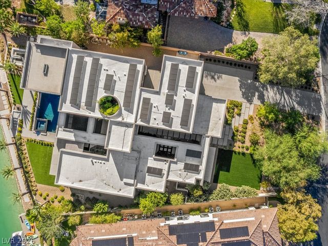 8733 Newport Isle Court, Las Vegas, NV 89117