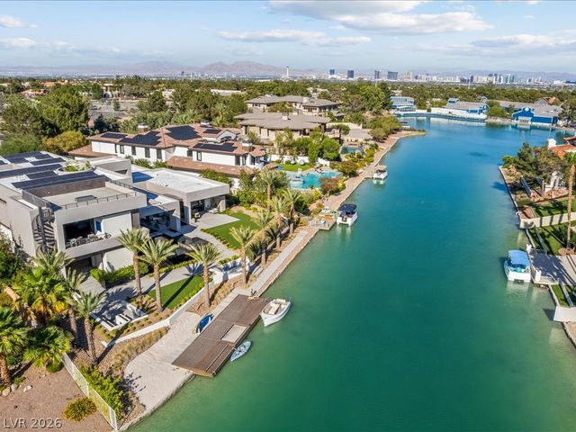 8733 Newport Isle Court, Las Vegas, NV 89117