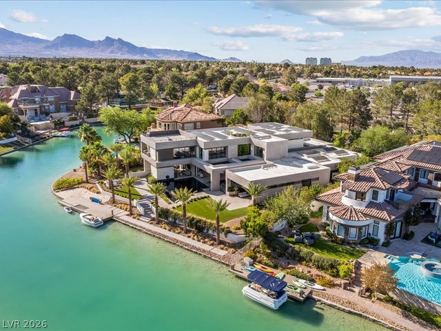 8733 Newport Isle Court, Las Vegas, NV 89117