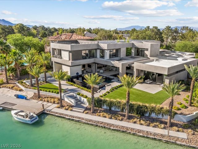 8733 Newport Isle Court, Las Vegas, NV 89117