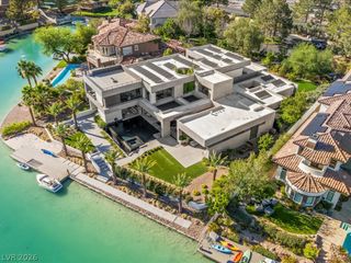 8733 Newport Isle Court, Las Vegas, NV 89117