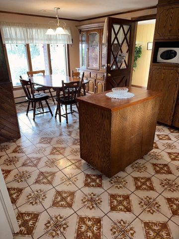 171 Huron Ave, Holyoke, MA 01040