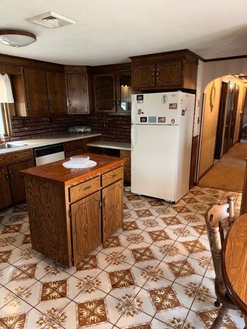 171 Huron Ave, Holyoke, MA 01040
