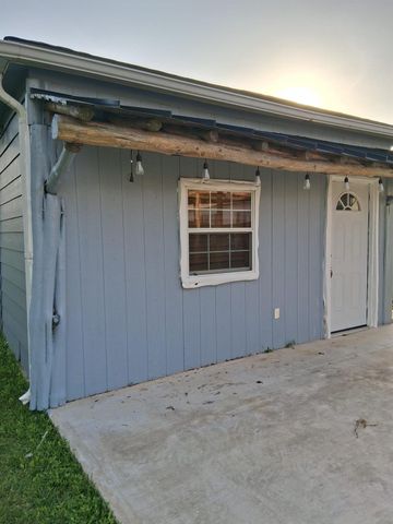 2713 Avenue C, Dickinson, TX 77539
