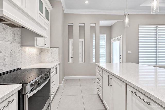 2302 Lakeview Drive, Mission, TX 78576