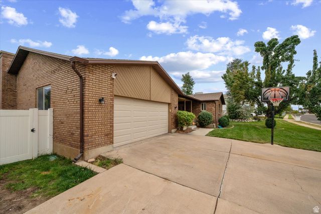 5530 S 100 W, Washington Terrace, UT 84405