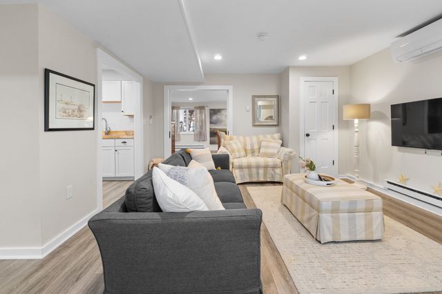 11 Broadway Avenue C, Rockport, MA 01966