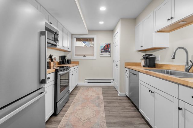 11 Broadway Avenue C, Rockport, MA 01966