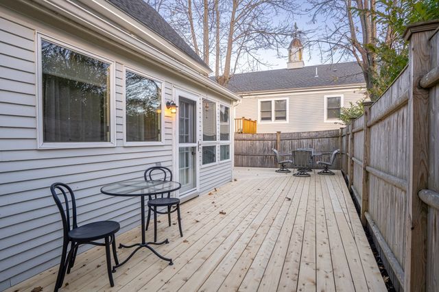 11 Broadway Avenue C, Rockport, MA 01966
