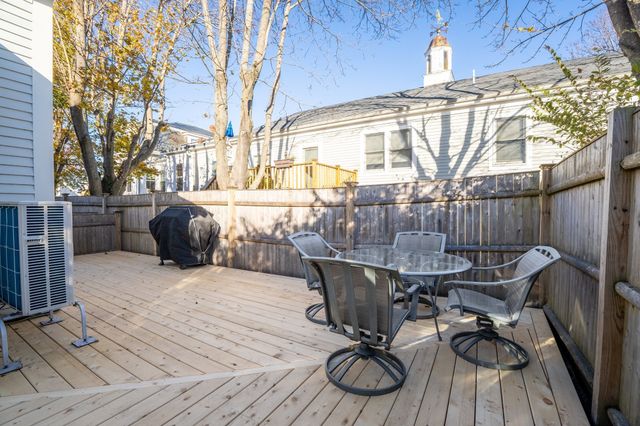 11 Broadway Avenue C, Rockport, MA 01966