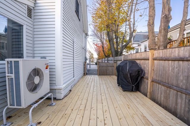 11 Broadway Avenue C, Rockport, MA 01966