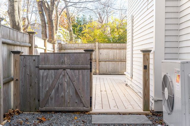 11 Broadway Avenue C, Rockport, MA 01966