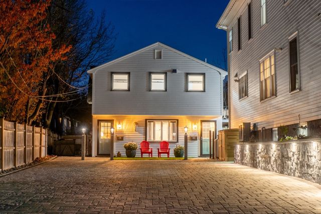 11 Broadway Avenue C, Rockport, MA 01966
