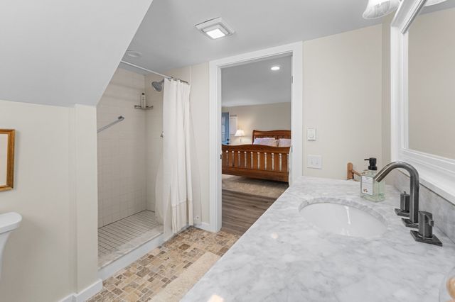 11 Broadway Avenue C, Rockport, MA 01966
