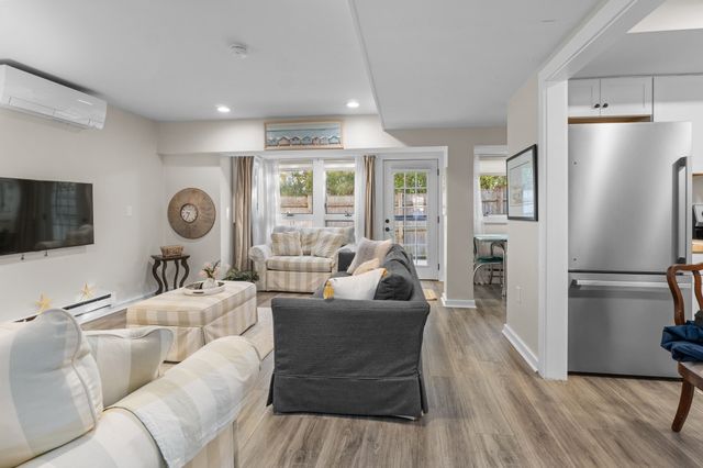 11 Broadway Avenue C, Rockport, MA 01966
