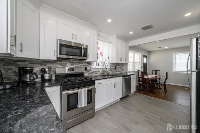 827 Lincoln Avenue, Manville, NJ 08835