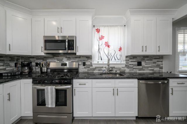 827 Lincoln Avenue, Manville, NJ 08835