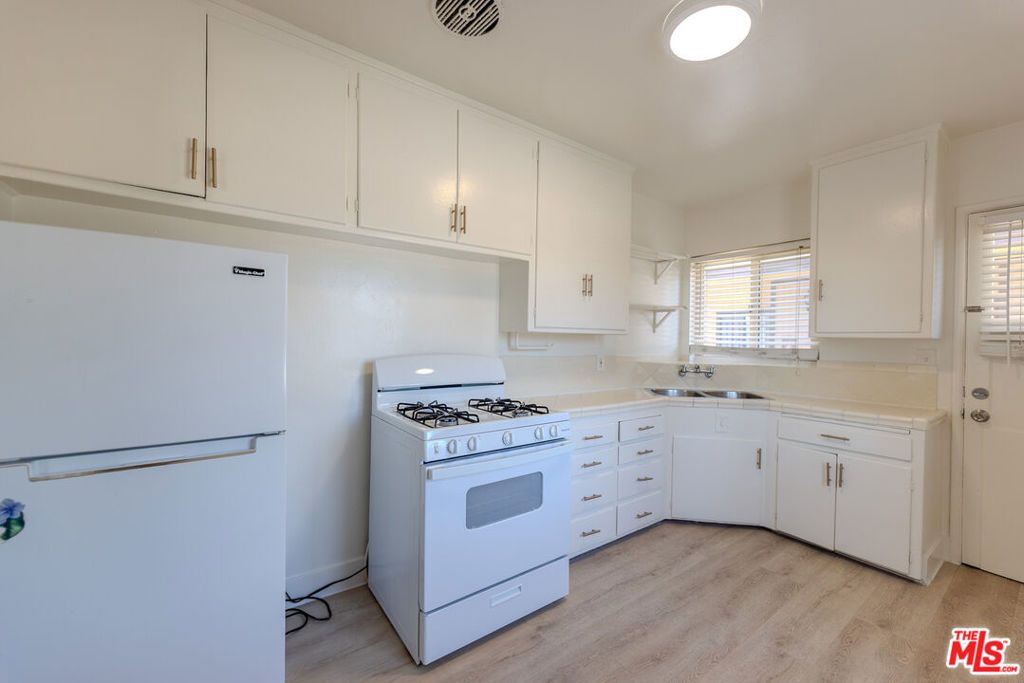 233 E Alameda Avenue A, Burbank, CA 91502