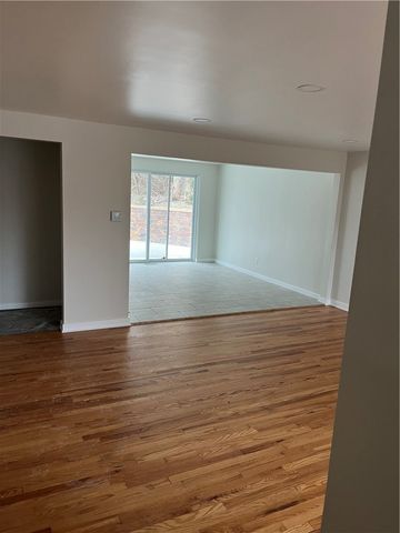 526 Foltz Dr, Penn Hills, PA 15147
