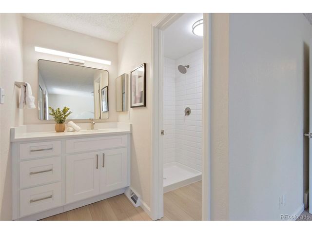 3044 S Macon Cir, Aurora, CO 80014